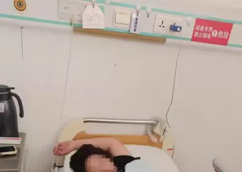 吉林一初二女生遭同学围殴后出现抑郁症状，警方介入调查。
New