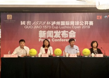 中国酒城三迎国际网球赛事，醉美泸州上演激情“窖酿”