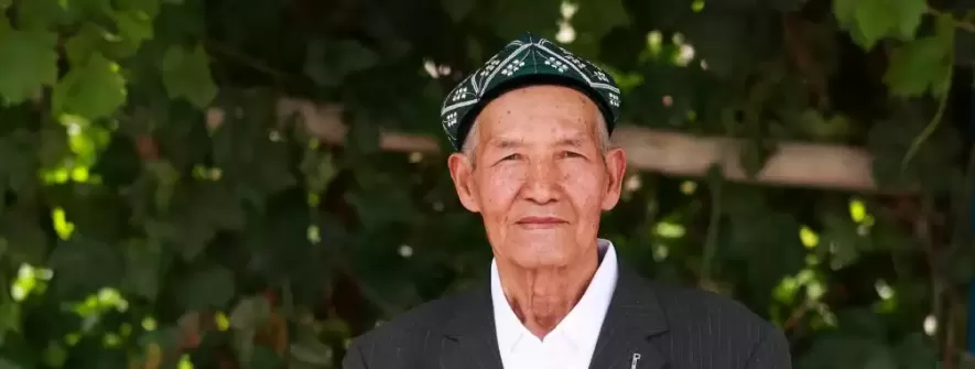 今年77岁的克热木·木沙是原新疆库尔勒市恰尔巴格乡哈赞其核心小学（2009年撤并为库尔勒市第六小学）的退休教师。
New