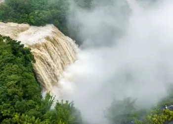 6月23日，贵州安顺，受持续降雨及上游来水影响，黄果树瀑布迎来2026年入汛最大水量。
New