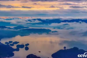 7月1日，杭州千岛湖迎来绝美云海景观。
New