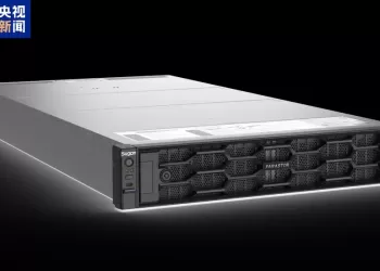 我国自研全闪存储体系斩获IO500双料冠军。
New
