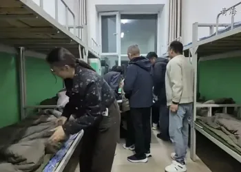 “青海祁连县文旅局长为游客铺床”后续：县政府写信感谢学生，并发放文创礼包
New