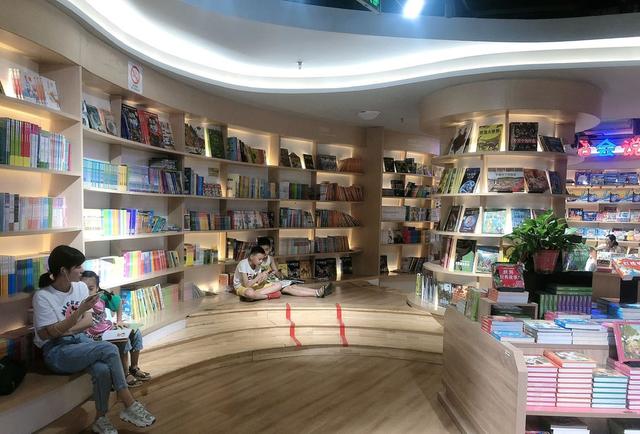 泸州：24小时城市书房添酒城“新香”-1.jpeg