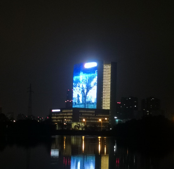 99.9米高的大屏幕亮了 泸州城东夜景再添景-3.png