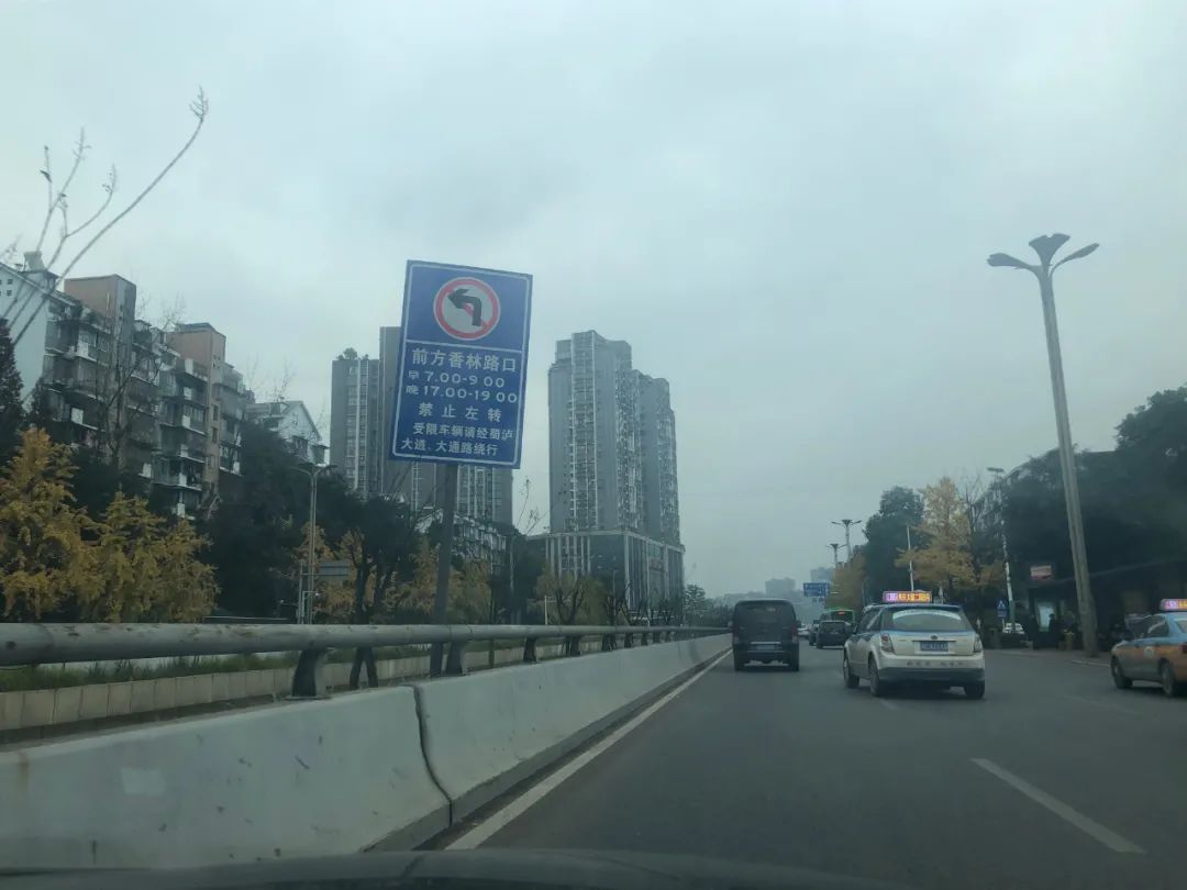 泸州沱三桥沿线堵？！两个“小改动”后，整体通行效率明显提高-3.jpg
