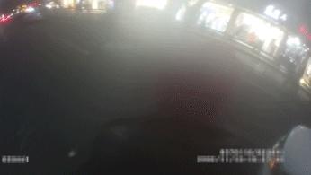 泸州某警车，将路挡住之后……-5.jpg