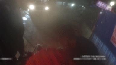 泸州某警车，将路挡住之后……-6.jpg