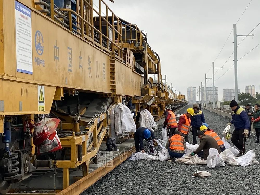 快看！川南城际铁路泸县至泸州段开始铺轨了！-3.jpg