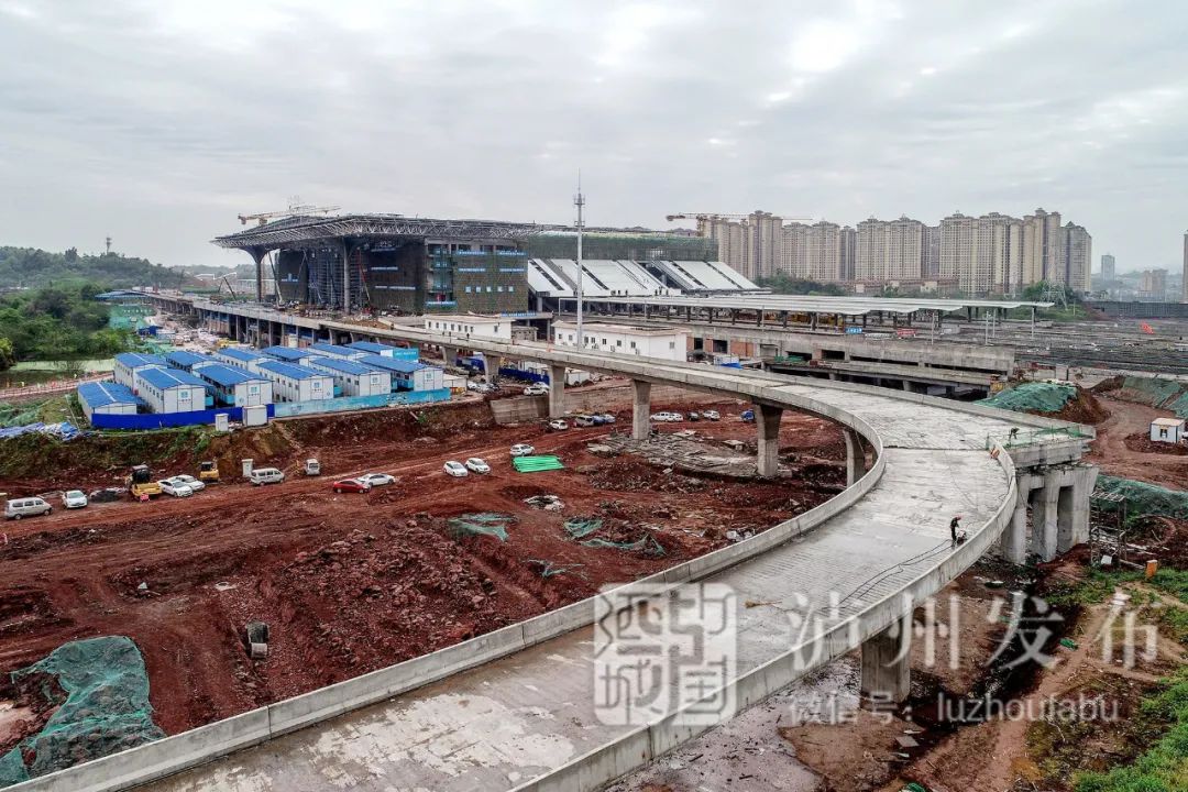 主题: 即将进入二期施工！泸州高铁站周边配套道路修成这样了-1.jpg