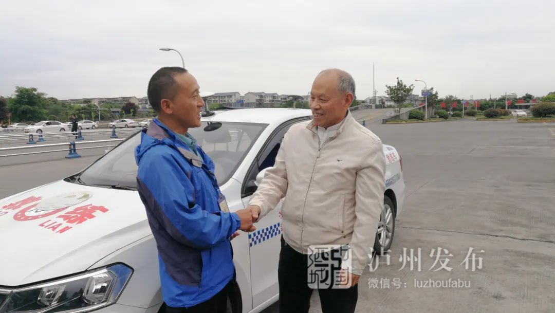 每科考试一次通过！泸州这位“70后”老司机驾照今日到手-7.jpg