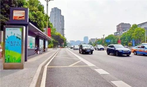 泸州公交站台上新了！“白蓝地”风格你喜欢吗？-6.jpg