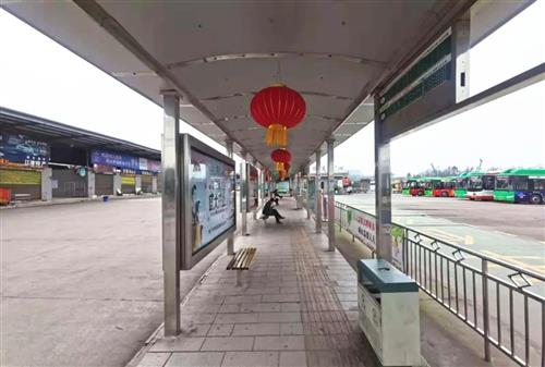 泸州公交站台上新了！“白蓝地”风格你喜欢吗？-4.jpg