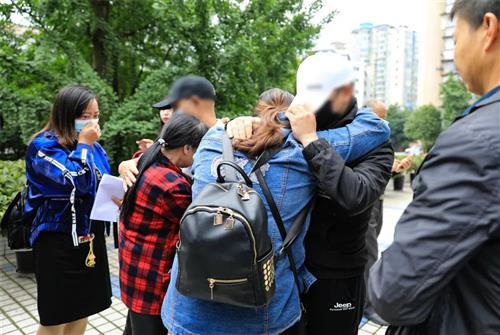 太催泪了！一趟回家路，泸州这两个失踪的“孩子”足足走了28年-3.jpg