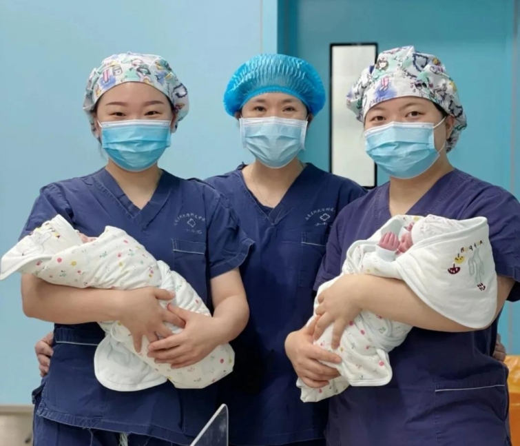 【关注】泸州52岁高龄产妇生下双胞胎？-1.jpg