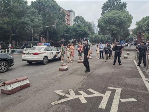 高考来了！33220名泸州学子直面人生大考-3.jpg