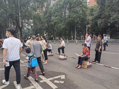 高考来了！33220名泸州学子直面人生大考-5.jpg
