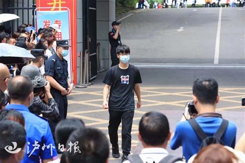 高考来了！33220名泸州学子直面人生大考-10.jpg