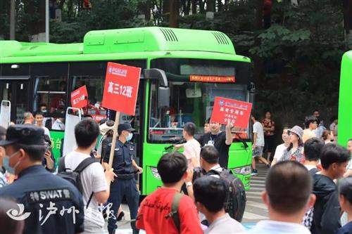 高考来了！33220名泸州学子直面人生大考-16.jpg