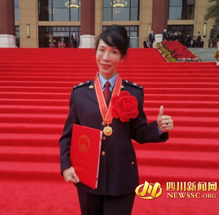 榜样的力量丨女税官的大爱人生-1.jpg
