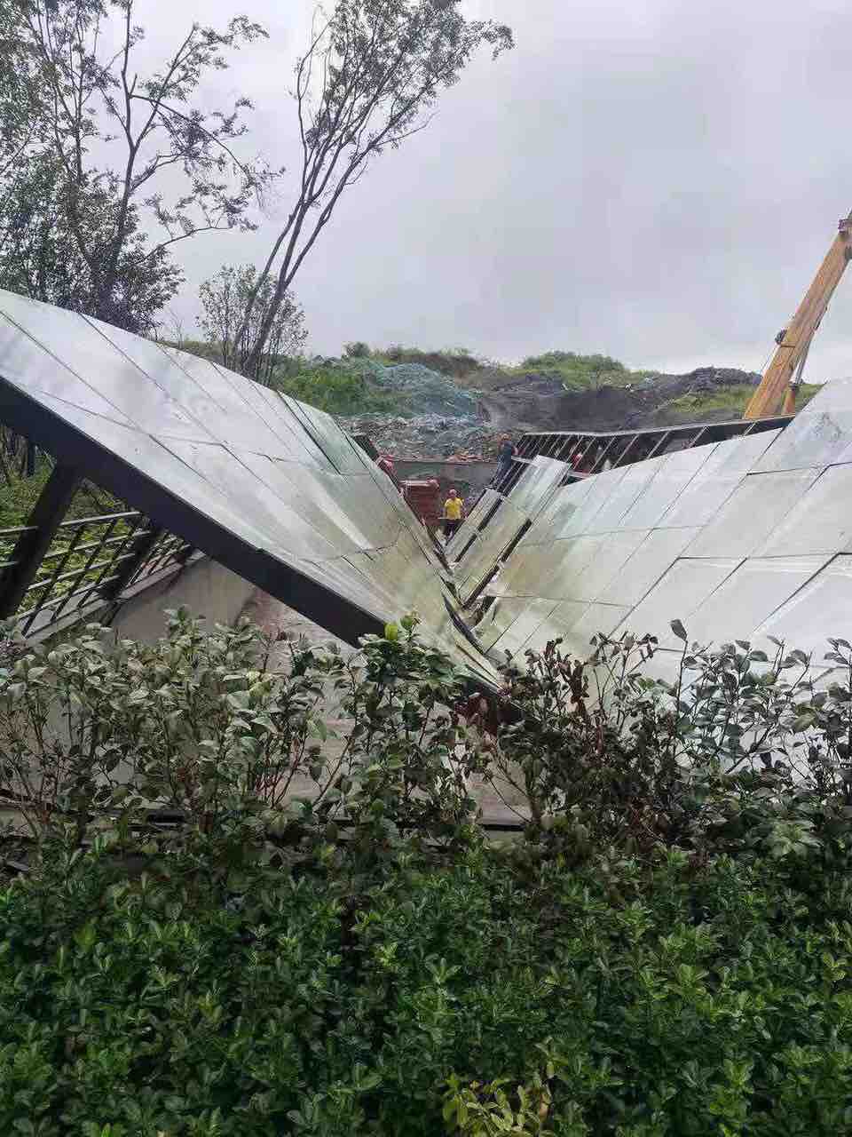 泸县有个小区，还没交房车库就垮了！！-1.jpg