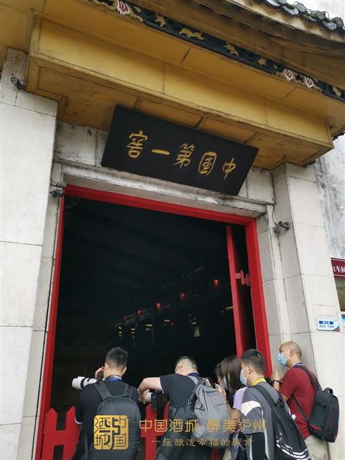 “三味”高铁首站到了：酒城“酒味”！泸州站有这些硬核-4.jpg
