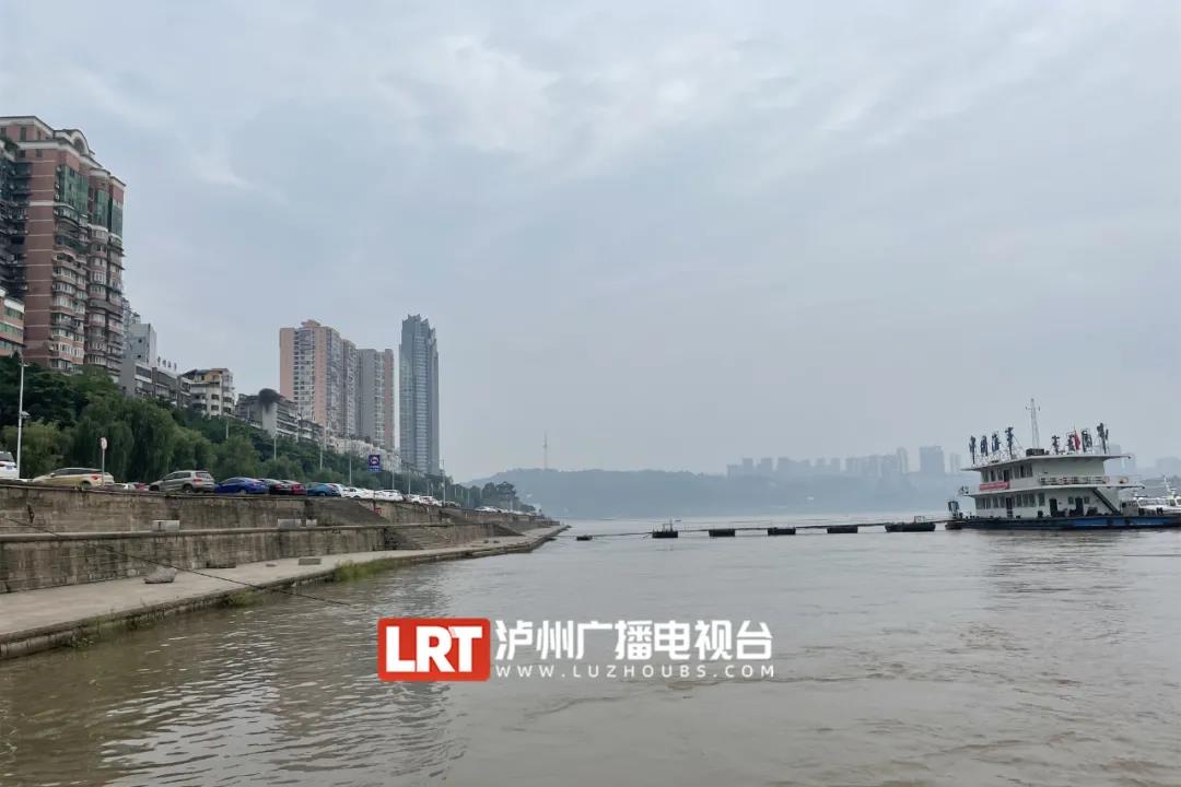 事发泸州东门口，一男一女被卷入江中……-4.jpg