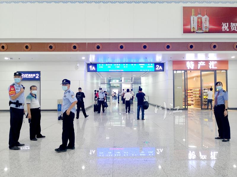 共同见证｜绵泸高铁内自泸段正式通车 泸州迈入高铁时代！-10.jpg