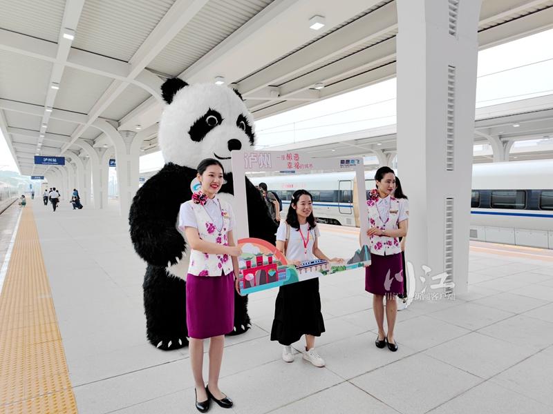 共同见证｜绵泸高铁内自泸段正式通车 泸州迈入高铁时代！-12.jpg