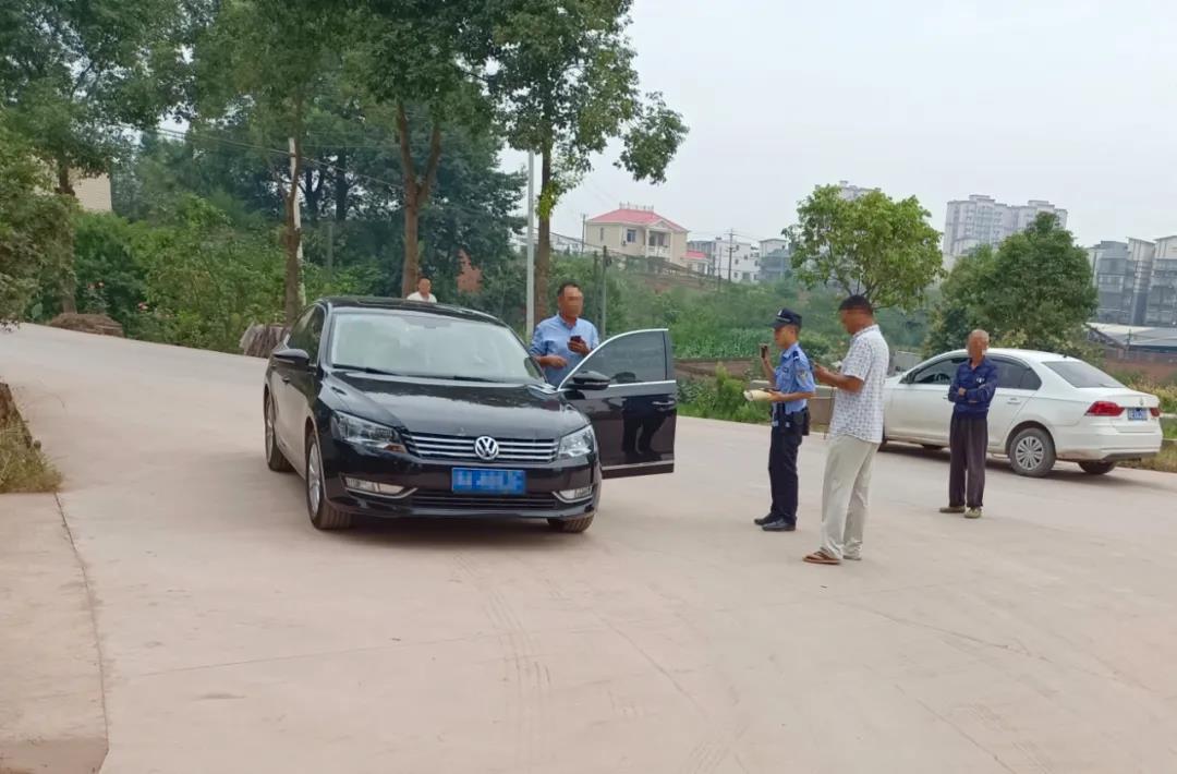 戏精附体，110面前飙演技，3个都遭了-4.jpg
