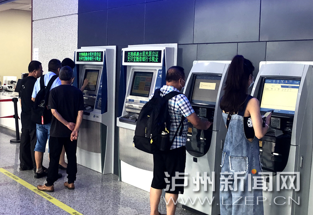 绵泸高铁内自泸段开通运营一周 泸州站客流高峰到发量1万余人-2.jpeg