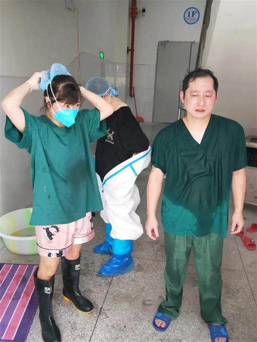 40℃+高温下，泸州街头的这一幕让人瞬间泪目-5.jpg