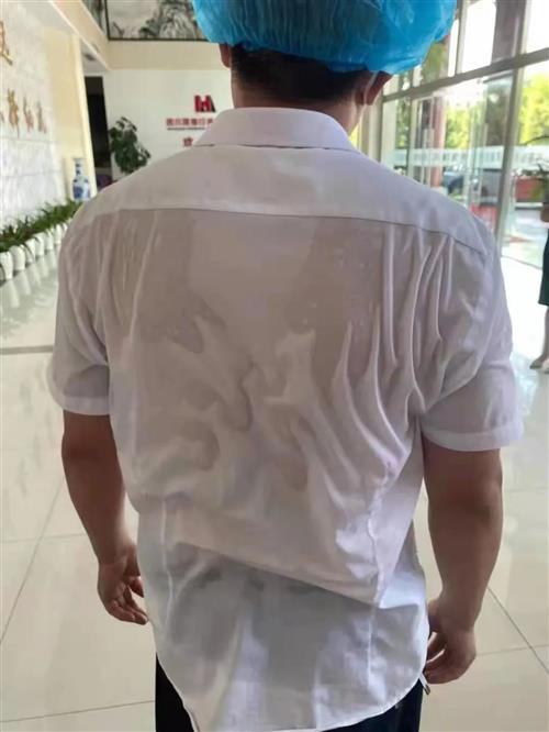 40℃+高温下，泸州街头的这一幕让人瞬间泪目-4.jpg