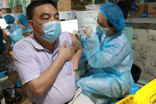 40℃+高温下，泸州街头的这一幕让人瞬间泪目-10.jpg