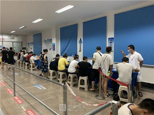 40℃+高温下，泸州街头的这一幕让人瞬间泪目-14.jpg