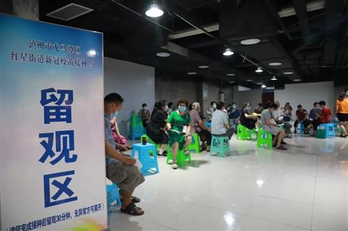 40℃+高温下，泸州街头的这一幕让人瞬间泪目-12.jpg