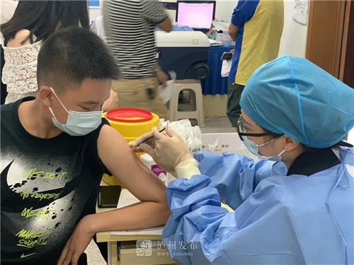 40℃+高温下，泸州街头的这一幕让人瞬间泪目-15.jpg