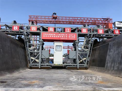 渝昆高铁建设添“神器”，打磨540㎡箱梁仅需20分钟-1.jpg