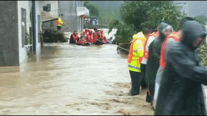古蔺暴雨丨忙碌18小时后，他们终于吃上了第一口热饭-5.jpg
