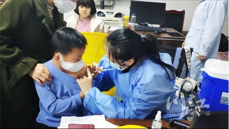 17个接种点位“在线”，泸州市江阳区全面启动3-11岁人群新冠疫苗接种-1.jpg