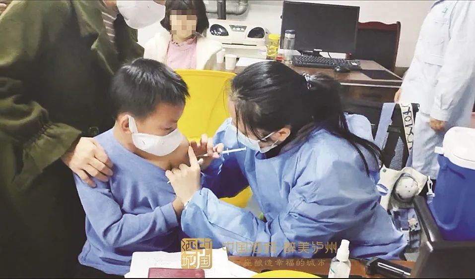 泸州将在学校设置临时接种点丨提醒：流感疫苗与新冠疫苗接种需间隔14天-1.jpg