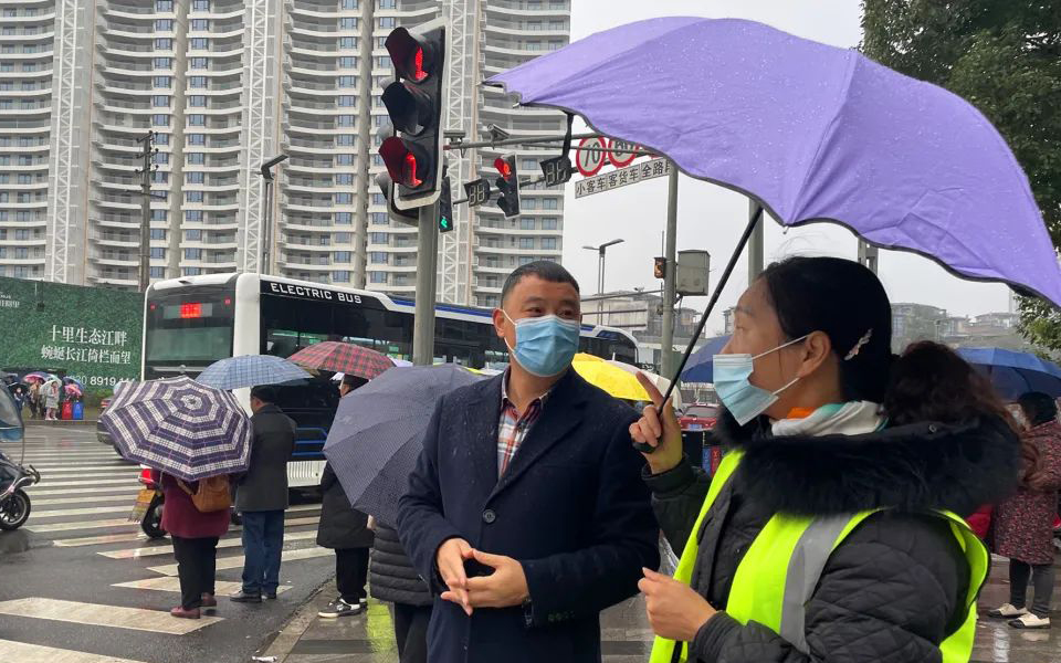 泸州梓小渔子溪学校门口何时修人行通道？回复来了→-4.jpg