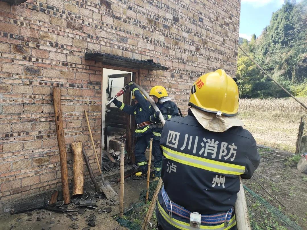遭了，叙永一村民在家熏腊肉导致火灾，最后两手空空.......-4.jpg