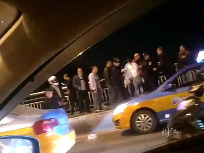 泸州的哥救下欲跳桥轻生女子：活着比什么都重要-4.jpg