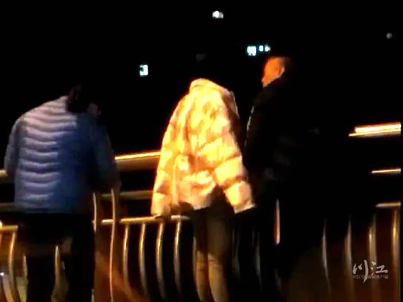 泸州的哥救下欲跳桥轻生女子：活着比什么都重要-3.jpg
