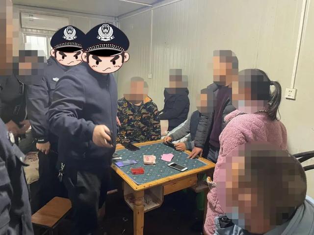 泸州抓赌现场曝光，民警偶遇“熟人”...-7.jpg