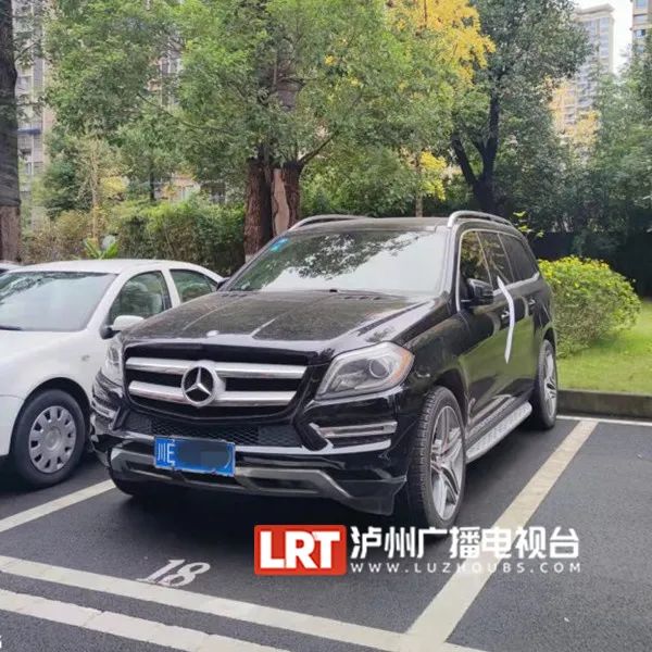 眼看法院动真格，泸州一 “老赖”上交百万豪车-1.jpg