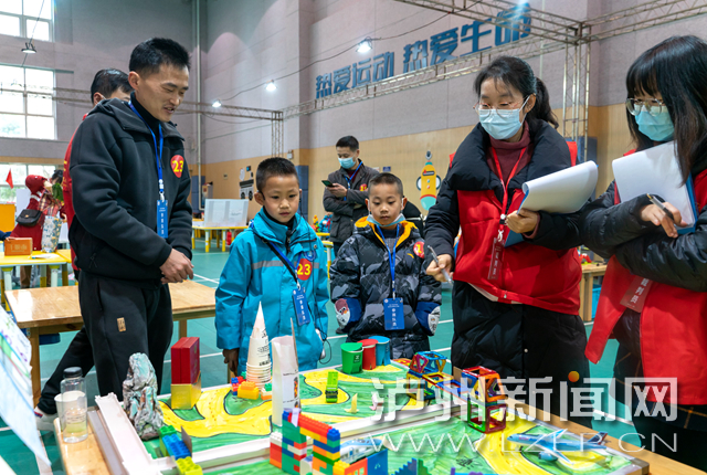小小少年 大显身手！2021年泸州市青少年机器人竞赛开赛-2.jpg
