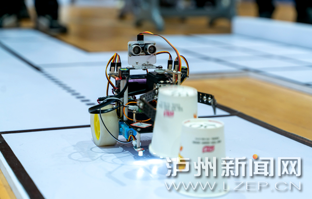 小小少年 大显身手！2021年泸州市青少年机器人竞赛开赛-3.jpg