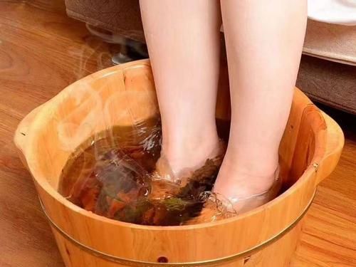 @泸州人 冬日泡脚好处多 但泡脚的“火候”、注意事项你...-1.jpg